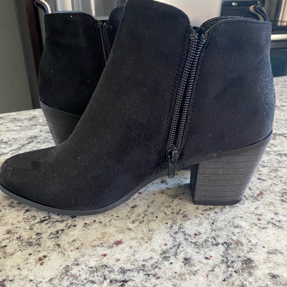 nora Shoes - Black booties Size 8.5
